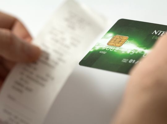 カードの支払いが遅れたらどうなる？延滞の流れと取るべき対処法