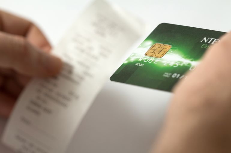 カードの支払いが遅れたらどうなる？延滞の流れと取るべき対処法