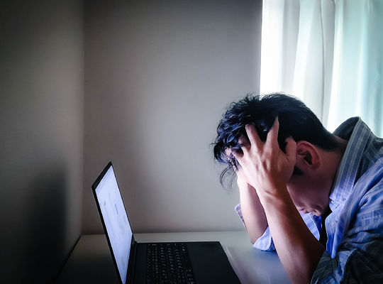 債務整理中に収入が減ったらどうなる？返済を続けるための現実的な対処法