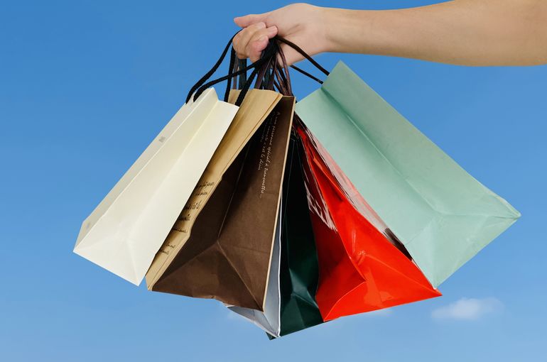 買い物依存がきっかけで借金が増えた…返済が回らなくなった人へ