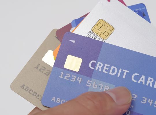 クレジットカードを複数枚使っている人の債務整理